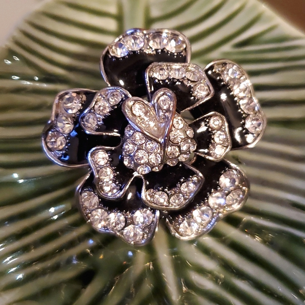 Forever XXI Large Sparkly Flower Ring
